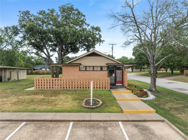 601 Mary Lake Drive, Bryan, TX 77801