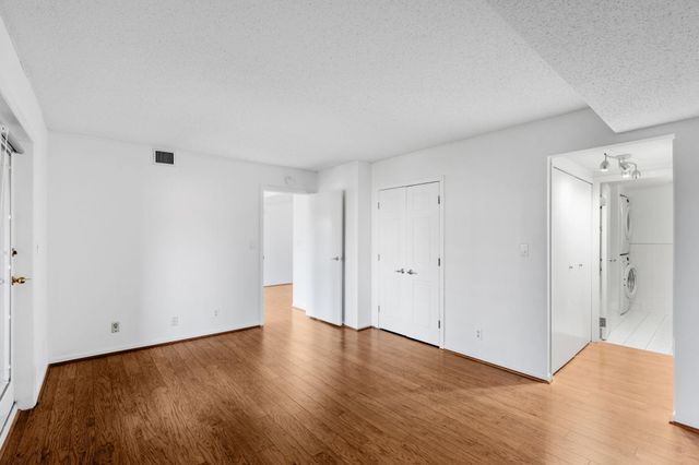 198 6th Street E 501, Saint Paul, MN 55101