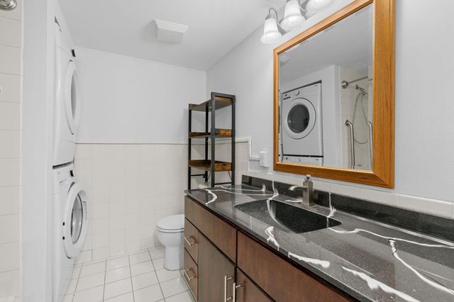 198 6th Street E 501, Saint Paul, MN 55101