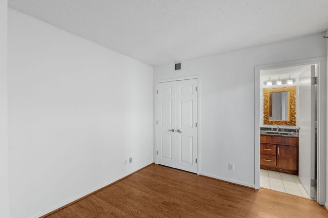 198 6th Street E 501, Saint Paul, MN 55101