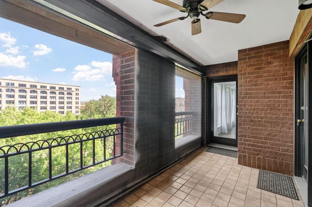 198 6th Street E 501, Saint Paul, MN 55101