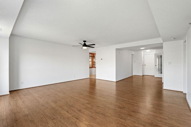 198 6th Street E 501, Saint Paul, MN 55101