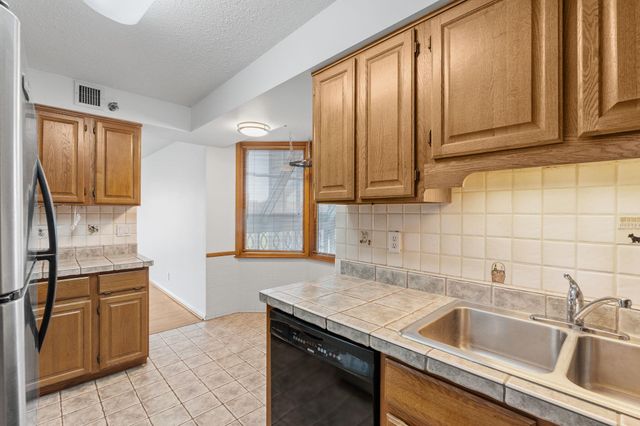 198 6th Street E 501, Saint Paul, MN 55101