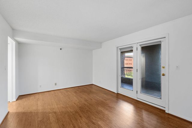 198 6th Street E 501, Saint Paul, MN 55101