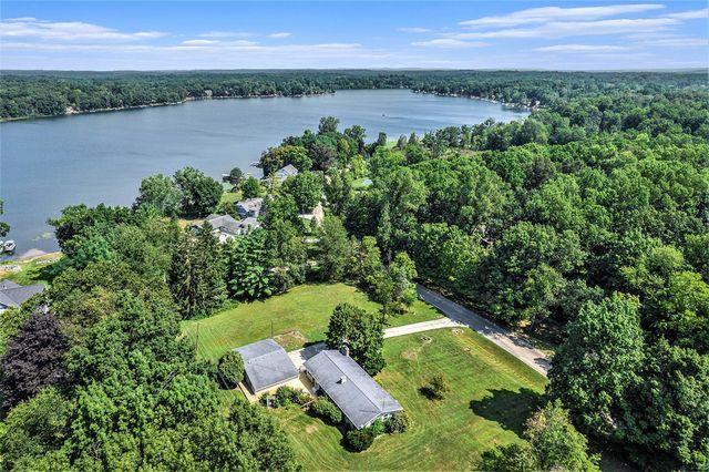 7109 Lake Shore Drive, Chelsea, MI 48118