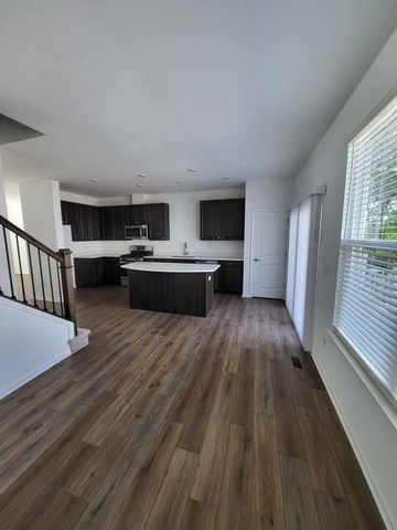 588 Wolverine Drive, Aurora, IL 60502