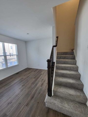 588 Wolverine Drive, Aurora, IL 60502