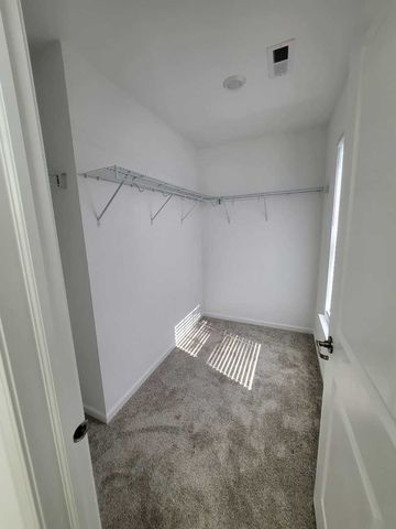 588 Wolverine Drive, Aurora, IL 60502