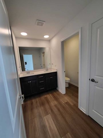 588 Wolverine Drive, Aurora, IL 60502