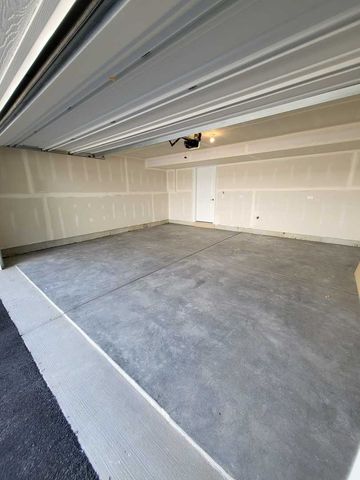 588 Wolverine Drive, Aurora, IL 60502