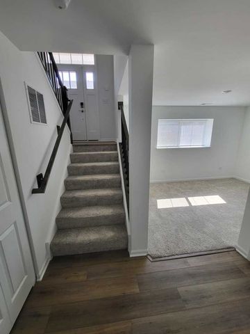 588 Wolverine Drive, Aurora, IL 60502