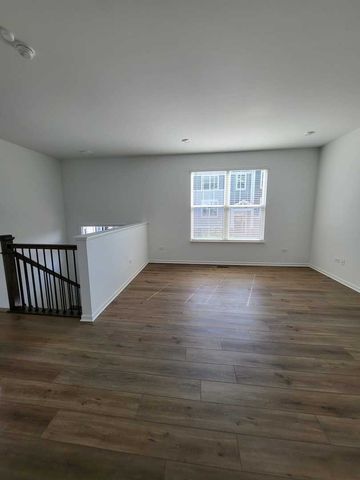 588 Wolverine Drive, Aurora, IL 60502