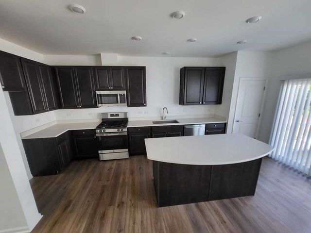 588 Wolverine Drive, Aurora, IL 60502