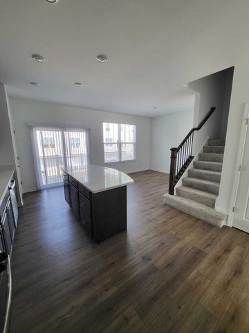 588 Wolverine Drive, Aurora, IL 60502