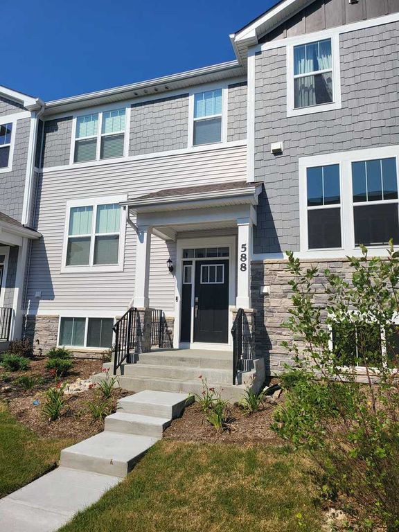 588 Wolverine Drive, Aurora, IL 60502