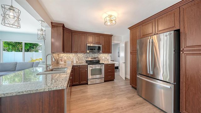 1302 MANGO AVENUE, Venice, FL 34285