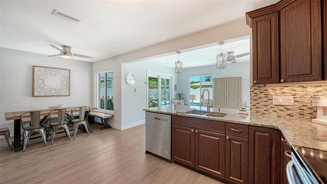 1302 MANGO AVENUE, Venice, FL 34285