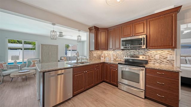 1302 MANGO AVENUE, Venice, FL 34285
