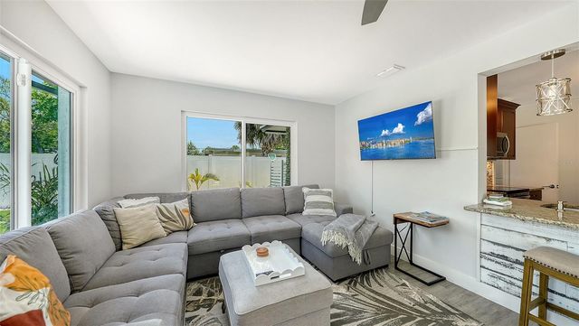 1302 MANGO AVENUE, Venice, FL 34285