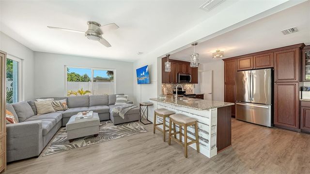 1302 MANGO AVENUE, Venice, FL 34285
