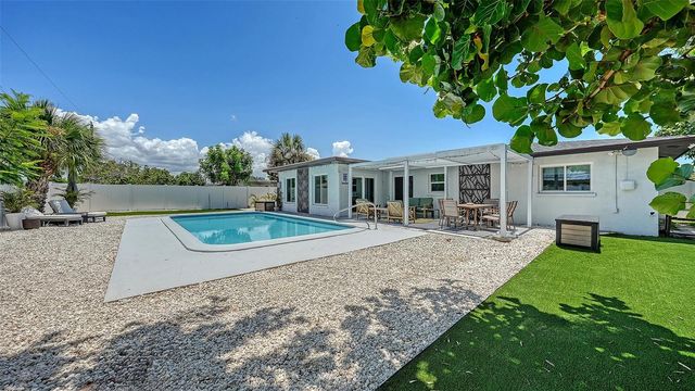 1302 MANGO AVENUE, Venice, FL 34285