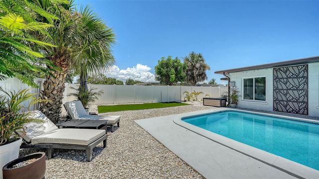 1302 MANGO AVENUE, Venice, FL 34285