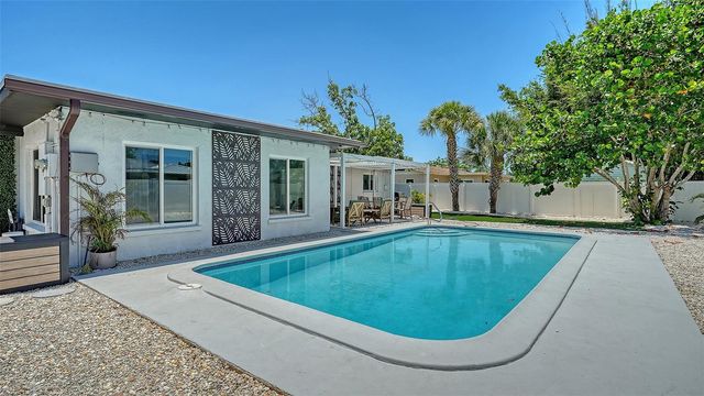 1302 MANGO AVENUE, Venice, FL 34285