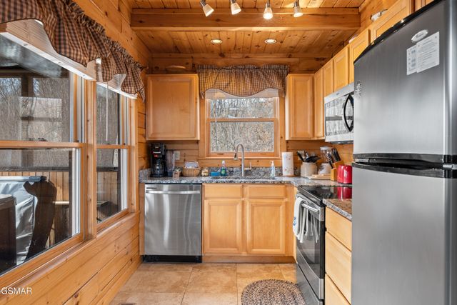 403 Happy Hollow Lane, Sevierville, TN 37876