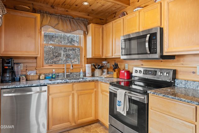 403 Happy Hollow Lane, Sevierville, TN 37876