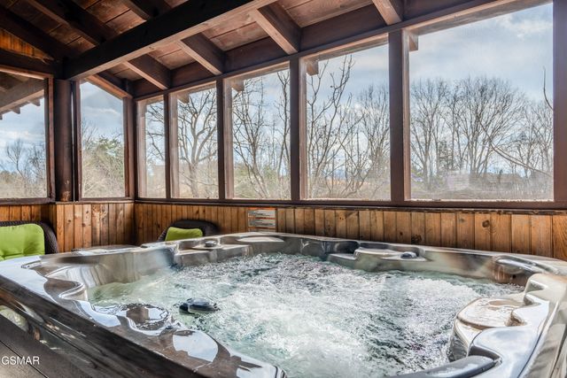 403 Happy Hollow Lane, Sevierville, TN 37876