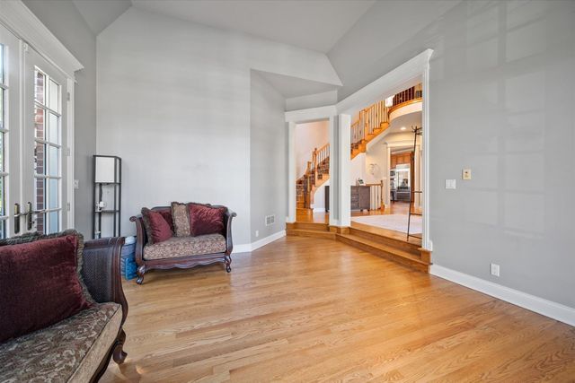 39W821 S Hathaway Lane, Geneva, IL 60134