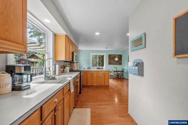 1128 Willow Creek Dr NW, Salem, OR 97304