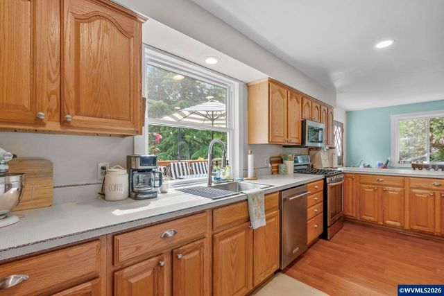 1128 Willow Creek Dr NW, Salem, OR 97304