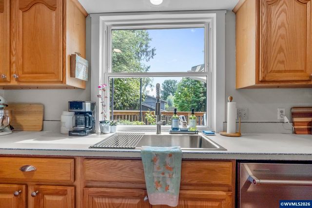 1128 Willow Creek Dr NW, Salem, OR 97304