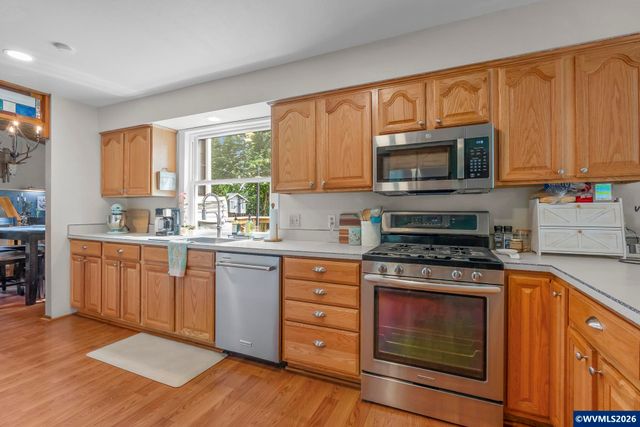 1128 Willow Creek Dr NW, Salem, OR 97304