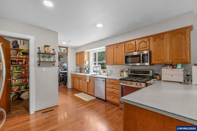1128 Willow Creek Dr NW, Salem, OR 97304