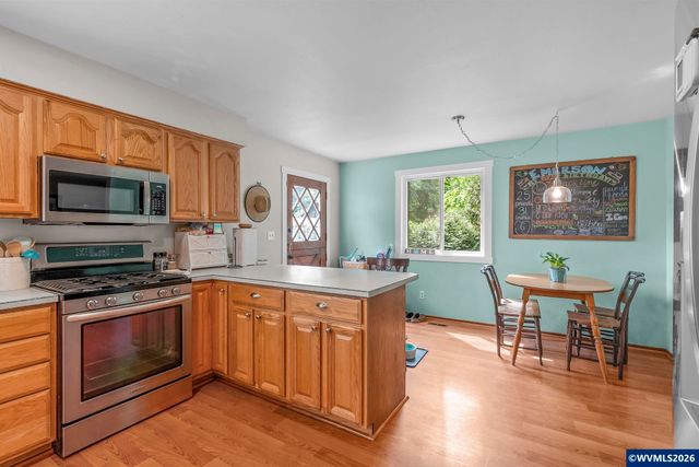 1128 Willow Creek Dr NW, Salem, OR 97304