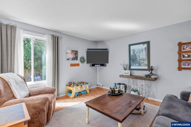 1128 Willow Creek Dr NW, Salem, OR 97304
