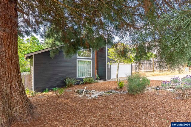 1128 Willow Creek Dr NW, Salem, OR 97304