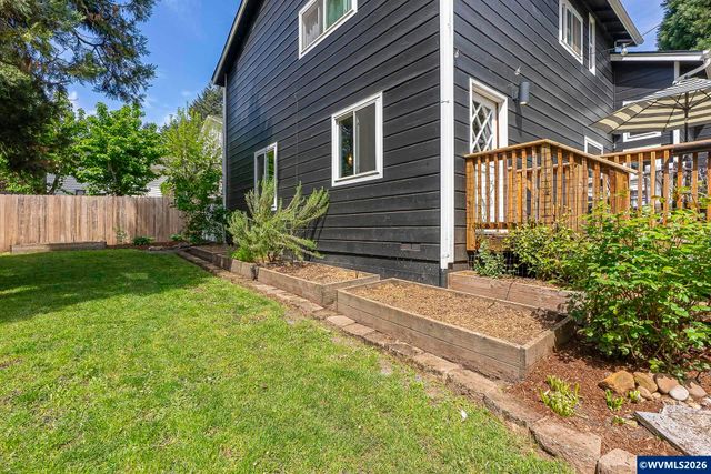 1128 Willow Creek Dr NW, Salem, OR 97304
