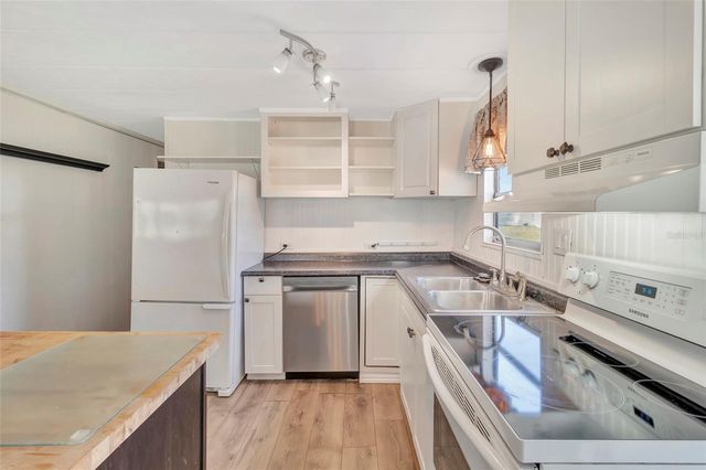 1123 FOREST LANE, Tavares, FL 32778