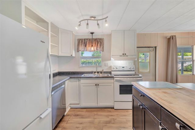 1123 FOREST LANE, Tavares, FL 32778