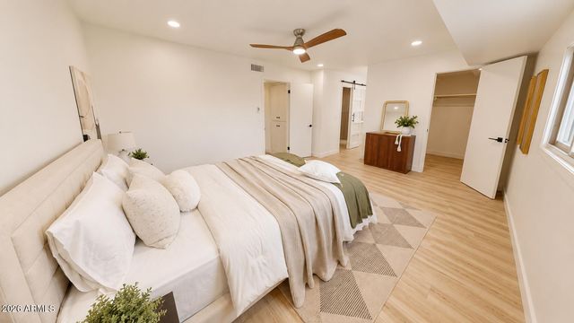 2868 E CLARENDON Avenue, Phoenix, AZ 85016