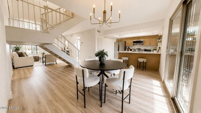 2868 E CLARENDON Avenue, Phoenix, AZ 85016