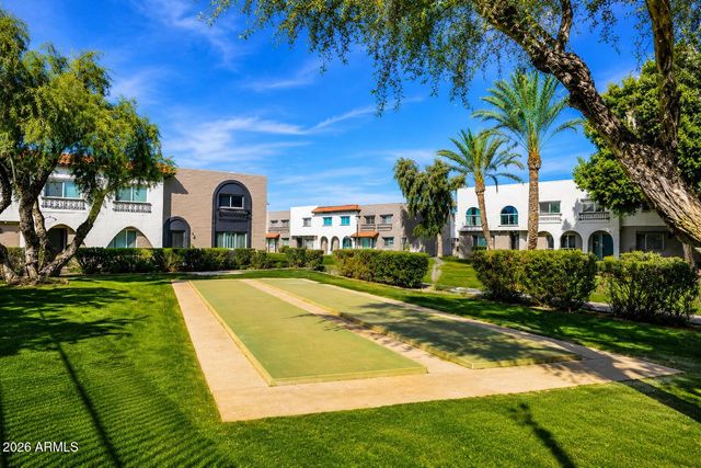2868 E CLARENDON Avenue, Phoenix, AZ 85016