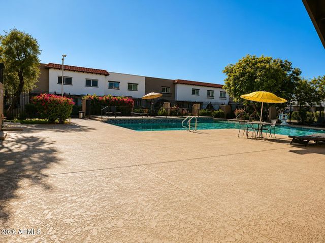 2868 E CLARENDON Avenue, Phoenix, AZ 85016