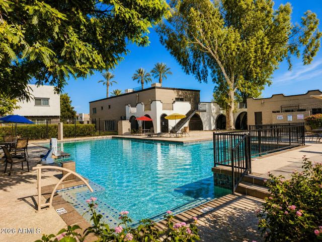 2868 E CLARENDON Avenue, Phoenix, AZ 85016