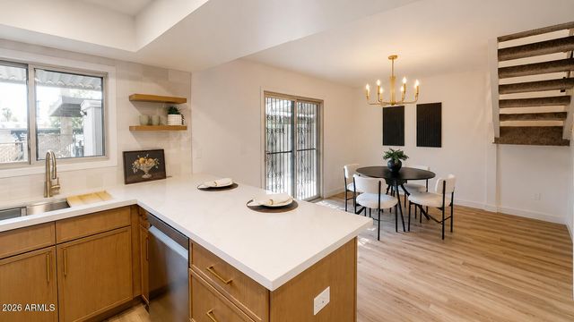 2868 E CLARENDON Avenue, Phoenix, AZ 85016