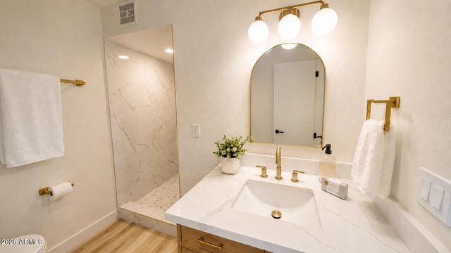 2868 E CLARENDON Avenue, Phoenix, AZ 85016