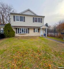 62 Howard Avenue, Rochelle Park, NJ 07662